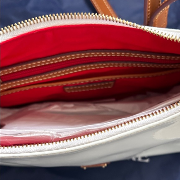Dooney & Bourke White and Tan Shoulder Bag - Picture 5 of 8
